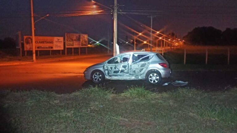 VÍDEO DO ACIDENTE – Embriagado é preso pela GMD após colidir veículo em poste na Coronel Ponciano
