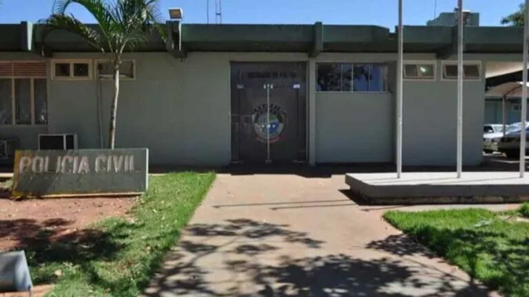 Presos usam fivela de cinto e escavam buraco em banheiro de cela para fugir em MS