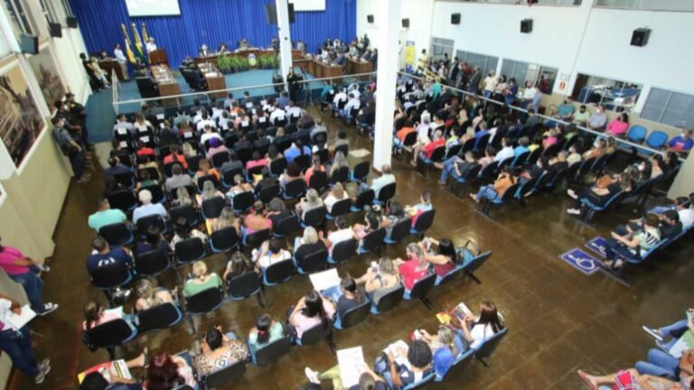 Câmara inicia ano legislativo com formação de comissões e cinco projetos aprovados