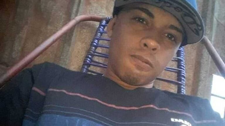 Jovem vai até a casa de parceiro do crime implorar pela vida mas acaba matando membro de facção com 15 facadas