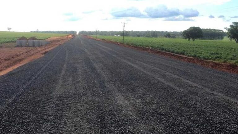 Serviços de terraplanagem avançam entre Eldorado e Porto Morumbi