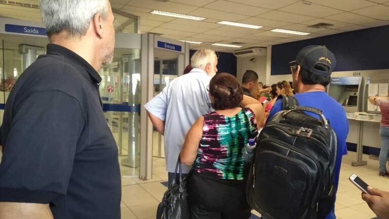 Mercantil, Santander e Caixa são autuados pelo Procon por mau atendimento