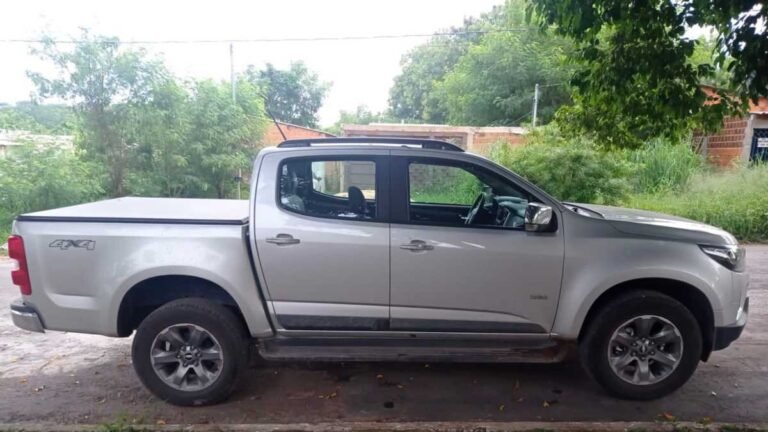 A caminho da Bolívia, caminhonete é recuperada e atravessador de veículos é preso