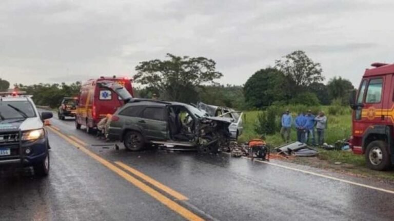 Acidente entre dois carros causa morte na BR-060