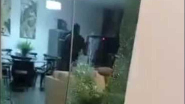 Vídeo de como ficou a casa depois de ser atingida por mais de 300 tiros na fronteira