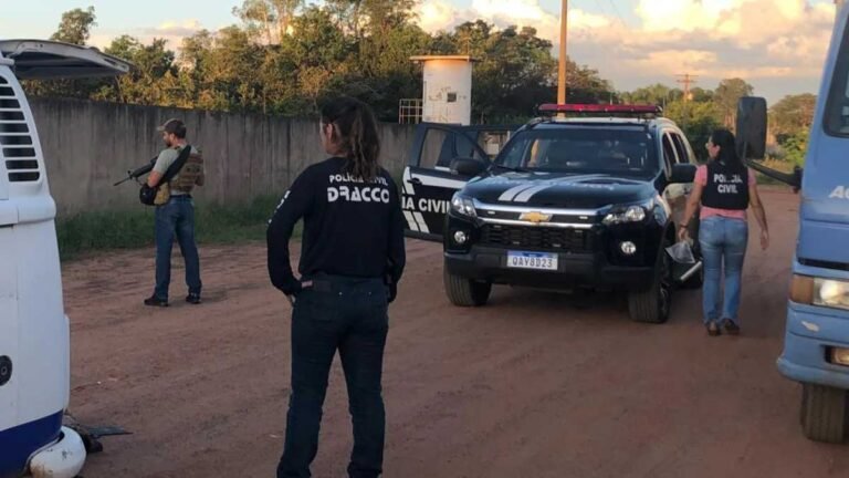 Ao voltarem de trabalho externo, dois internos são autuados em flagrante por tráfico de drogas