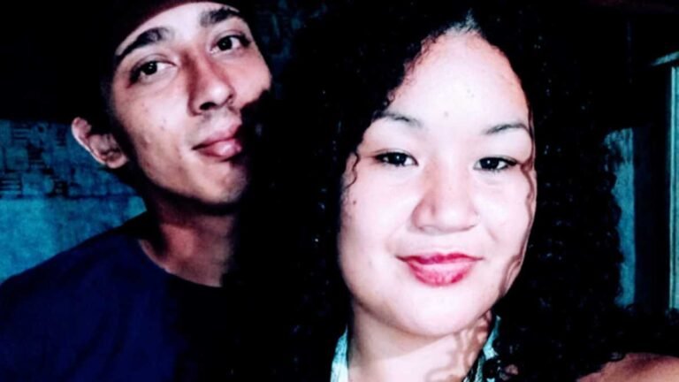 Mulher mata marido com uma facada no pescoço enquanto ele estava no sofá da sala