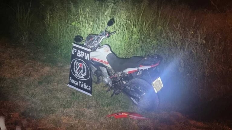 VÍDEO – Homem é preso após assalto a mão armada e levar moto rastreada