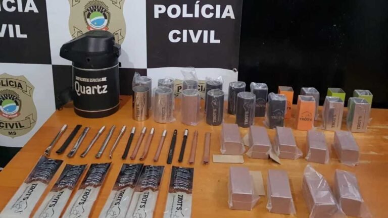  Dois adolescentes e dois homens suspeitos de furtarem caminhão são presos e objetos subtraídos é recuperados