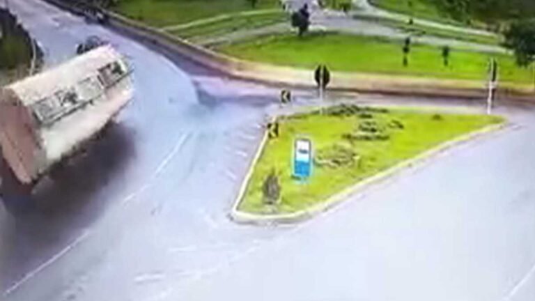 VÍDEO DO MOMENTO QUE TOMBA – Caminhão com placas de Dourados tomba e pega fogo [ASSISTA]