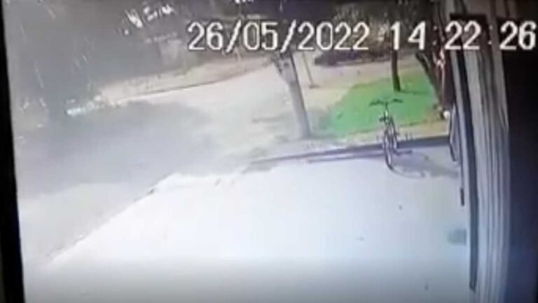 Agua Boa – Câmera mostra momento em que mulher é atingida por carro, ela esta em estado gravíssimo