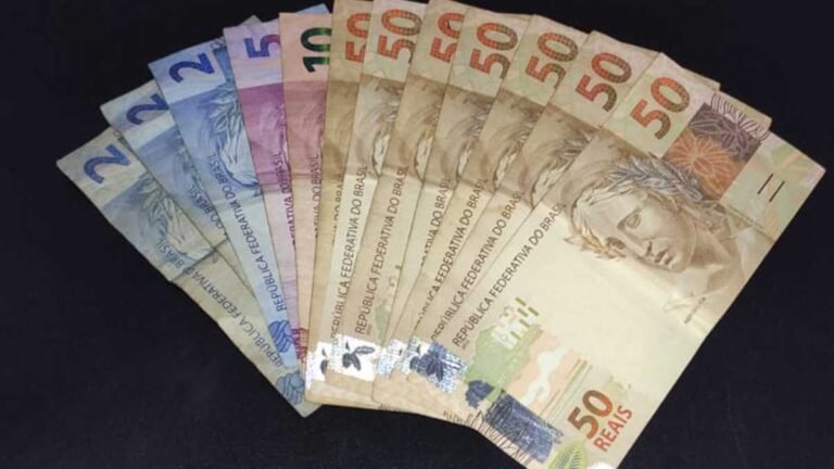 Após ser pego dirigindo embriagado, homem tenta suborno mas acaba preso