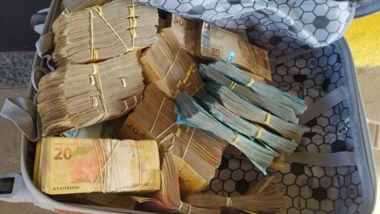 PRF flagra casal com R$ 160 mil reais em espécie e sem procedência