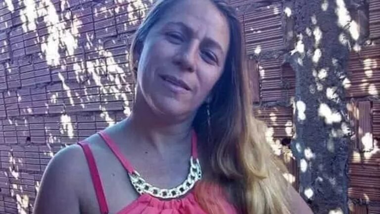 Marido mata esposa com 22 facadas e tenta tirar própria vida na frente de criança