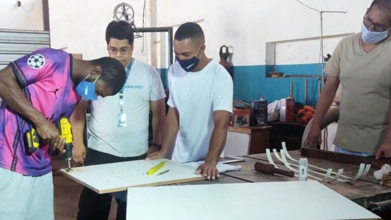 Reeducados de presídios de MS aprendem a confeccionar móveis planejados