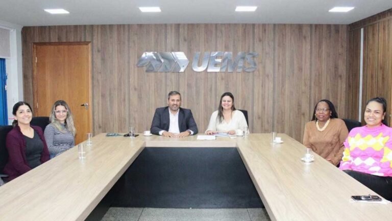 Prefeitura e Cepegre/UEMS assinam convênio para formação continuada a professores da rede municipal