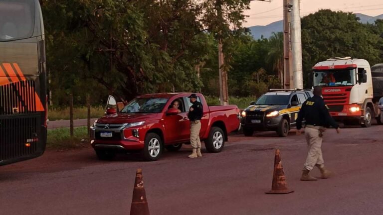 Policiais civis e rodoviários recuperam veículo alugado que seria vendido na Bolívia e prende duas pessoas