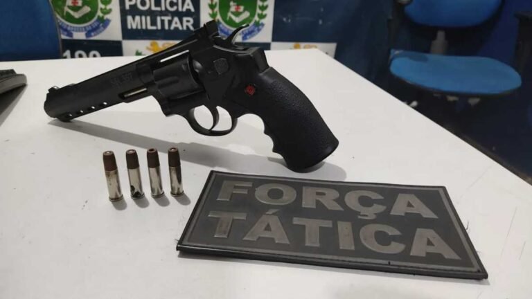 Homem ameaça mulher com arma e acaba preso por violência doméstica