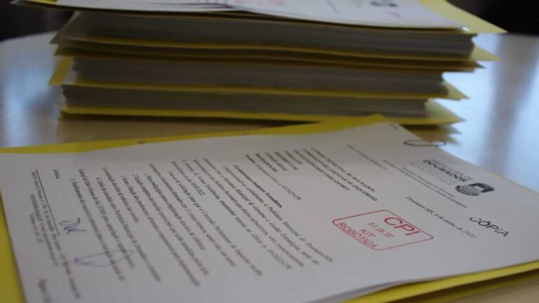 Sobre Kit Robótica, prefeitura entrega remessa com 800 folhas de documentos para CPI