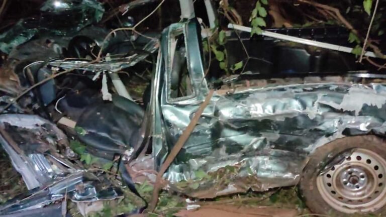 Douradense fica em estado gravíssimo em acidente entre carro e carreta na BR-163