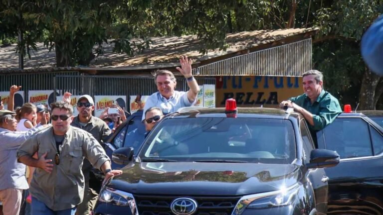 PM participam de esquema de segurança de Bolsonaro na entrega de apartamentos em MS