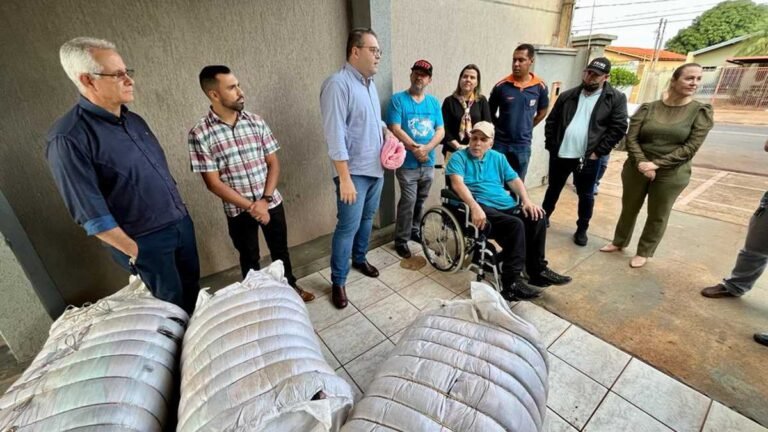 Com o apoio de entidades, Prefeitura intensifica entrega de cobertores