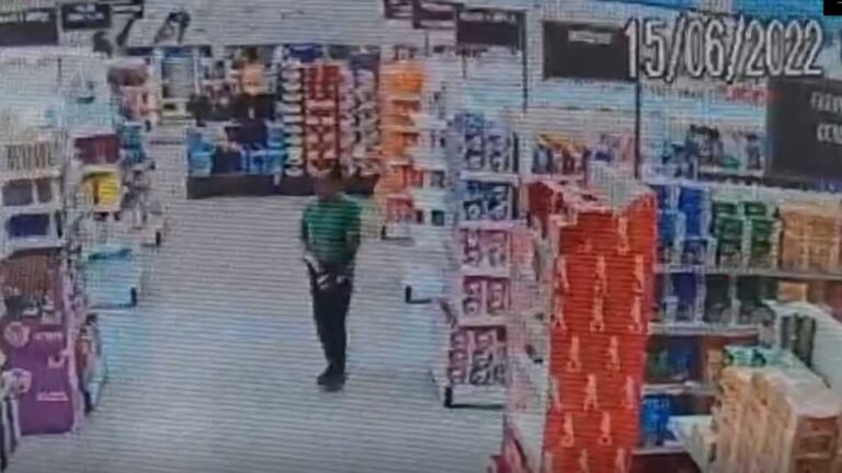 VÍDEO – Flagrado por câmera, homem é preso suspeito de série de furtos em comércio