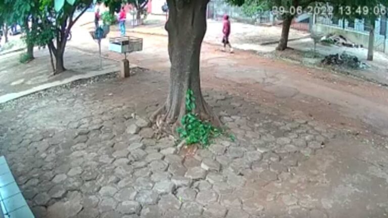 VÌDEO – Câmera de segurança mostra momento em que jovem e baleado com 4 tiros em Dourados