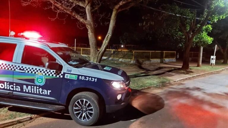 Mulher trancada em quarto cadeado é liberada após vizinhos escutam gritos de socorro e acionar policia