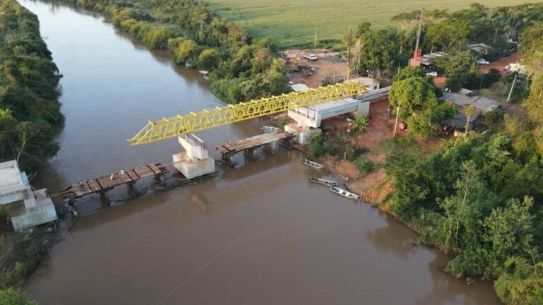 Construção de ponte sobre o Rio Dourados na MS-274 avança com lançamento de vigas