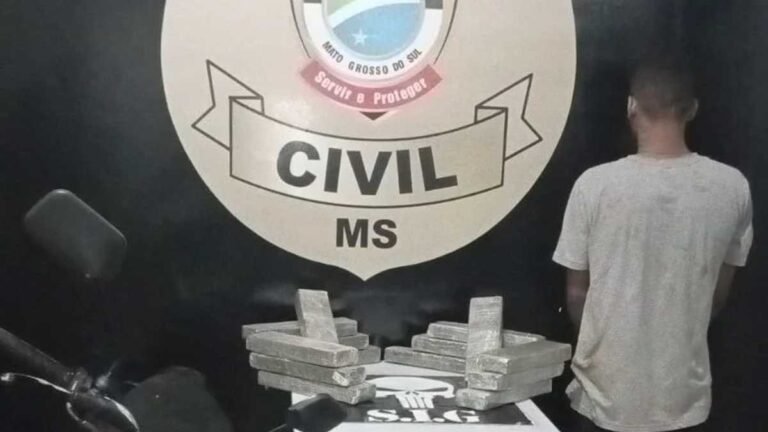 Homem é pego no flagra desenterrando maconha em boca de fumo e vai preso