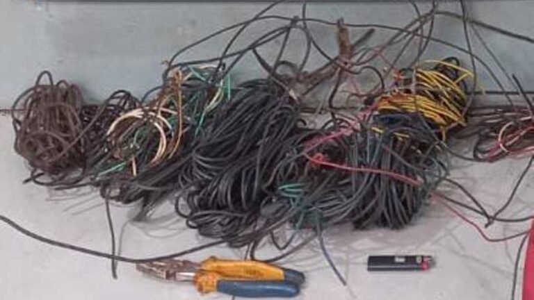 Jardim América – Ao ver a GMD usuário se esconde dentro de buraco mas acaba preso por furto de fios em residência