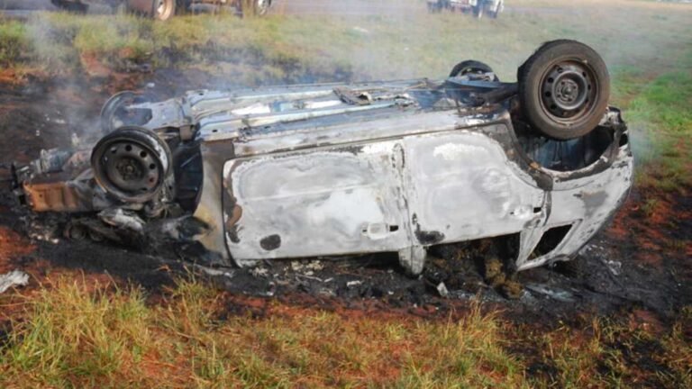 Durante perseguição na MS-338, carro carregado de maconha capota e pega fogo e deixa um ferido