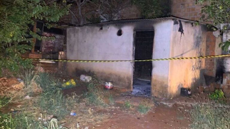 Após apagar incêndio, Corpo de Bombeiros encontra corpo carbonizado dentro de casa