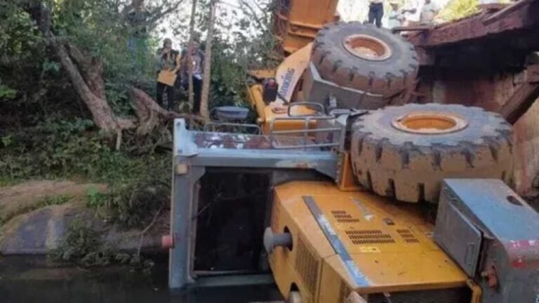 Trator cai de ponte e trabalhador morre ao ter corpo prensado pela maquina