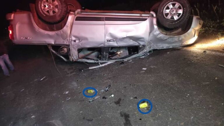 Caminhonete com 5 jovens capota na BR-376 e condutor vai preso por embriagues