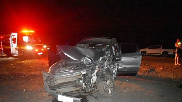 Diretora do HR e mais três ficam feridos em acidente na BR-163 entre Fiat Toro e caminhão da Fumada