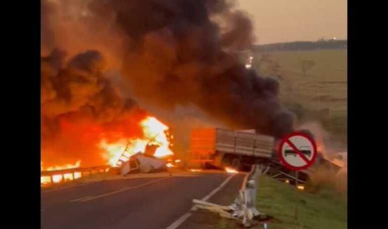 Vídeo – Colisão entre caminhões causa explosões e grande incêndio na BR-163