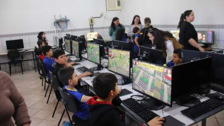 Prefeitura começa maratona para entregar 1.100 computadores nas Escolas Municipais