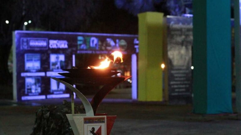 Praça Antônio João ganha iluminação especial na Semana da Pátria