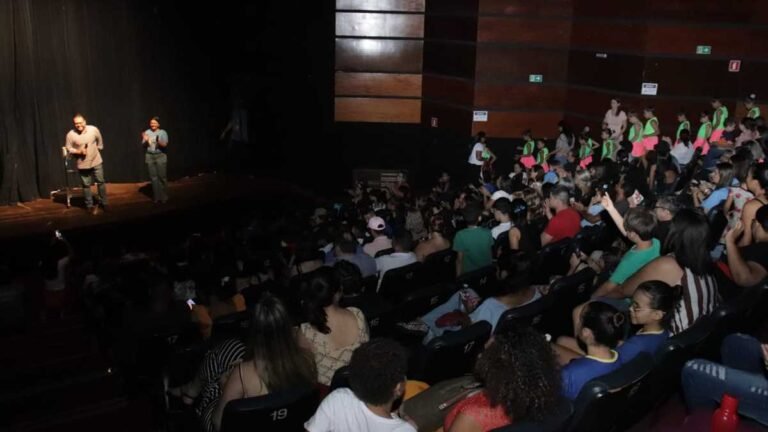 Primeira noite do REMEFEST lota o Teatro Municipal de Dourados