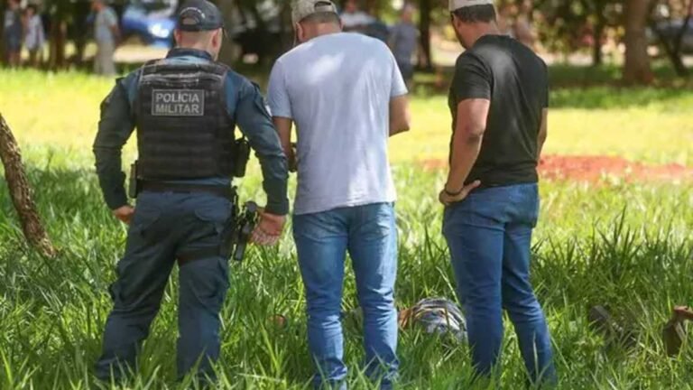 Homem é perseguido atropelado em seguida assassinado com vários tiros na capital