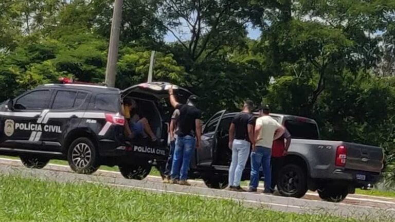 Polícia Civil recupera veículo furtado e prende em flagrante dois indivíduos por receptação