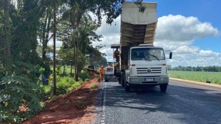 Obra em rodovia que liga Terenos à Ponte do Grego avança com aplicação de concreto asfáltico