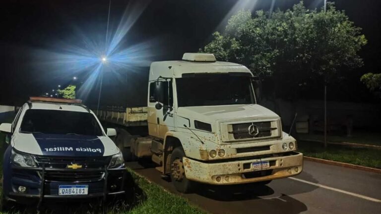 PM resgata homem que era mantido em cárcere privado por bandidos e recuperam carreta roubada