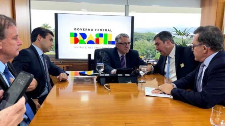 Com ministro das Relações Institucionais, governador discute projetos estruturantes para MS