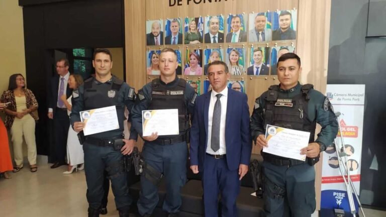 Policiais que salvaram bebê no Distrito de Nova Itamarati são homenageados