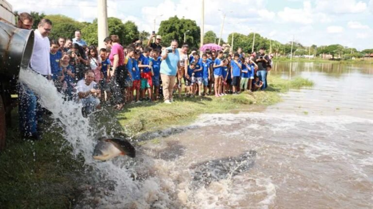 Três toneladas de peixes são soltas no Antenor Martins para Semana Santa
