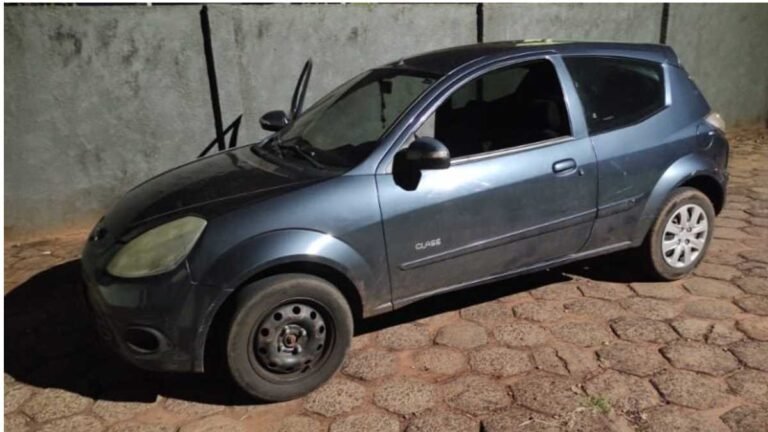 Mulher anuncia carro para venda e ao mostrar para compradores tem o veículo roubado