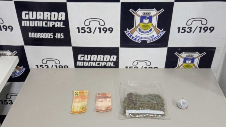 Praça Antônio João  – Adolescente de 17 anos é preso pela GMD por tráfico de drogas (Vídeo)